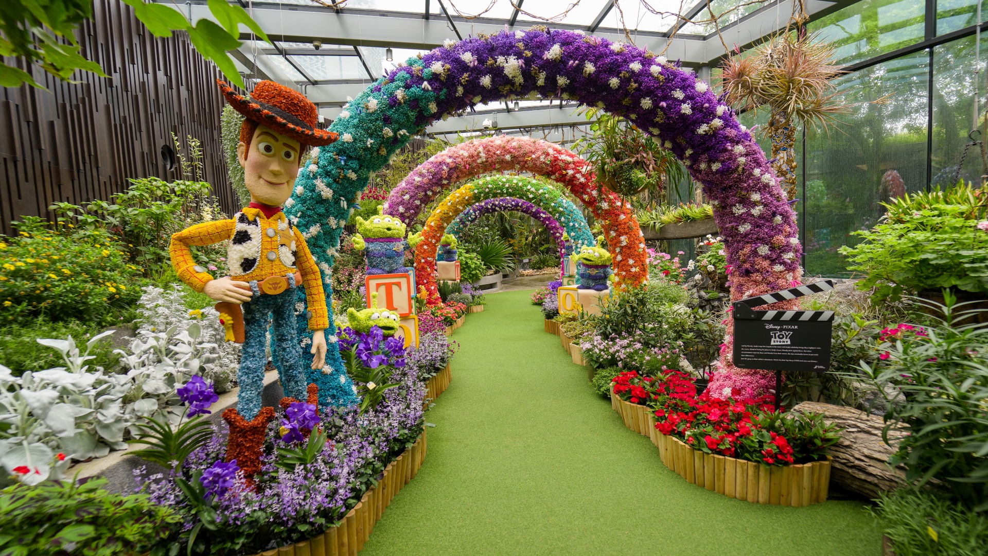 Gardens By The Bay + Floral Fantasy (Sharing Coach Tour)
